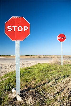 stop traffic sign next to road in valladolid spain Foto de stock - Super Valor sin royalties y Suscripción, Código: 400-05131742