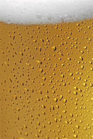 simsearch:400-04644670,k - Glass of beer close-up with froth over  background Fotografie stock - Microstock e Abbonamento, Codice: 400-05131942