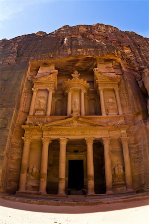 simsearch:400-05132743,k - Petra - Nabataeans capital city (Al Khazneh) , Jordan. Treasury tomb. Roman Empire period. Fish eye lens shot. Photographie de stock - Aubaine LD & Abonnement, Code: 400-05132721