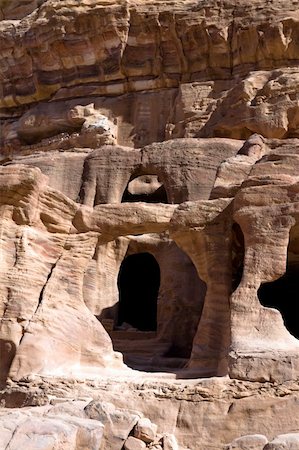 simsearch:400-05132743,k - Tombs in Petra - Nabataeans capital city (Al Khazneh) , Jordan. Made by digging a holes in the rocks. Roman Empire period. Several bridges system. Photographie de stock - Aubaine LD & Abonnement, Code: 400-05132734