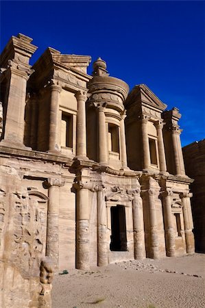 simsearch:400-05033205,k - Petra - Nabataeans capital city (Al Khazneh) , Jordan. Monastery tomb. Roman Empire period. Photographie de stock - Aubaine LD & Abonnement, Code: 400-05132745