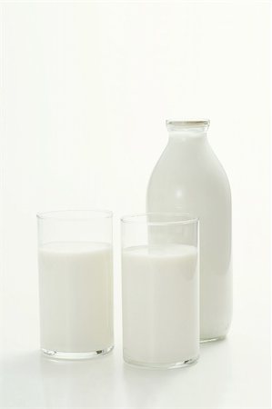 Fresh glasses of milk isolated over white background Photographie de stock - Aubaine LD & Abonnement, Code: 400-05133269