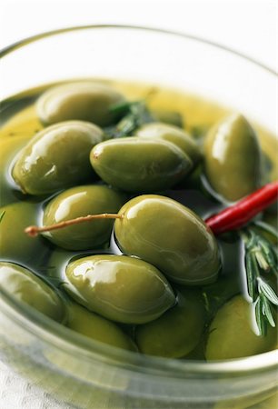 Green olive in oil served as salad Photographie de stock - Aubaine LD & Abonnement, Code: 400-05133272