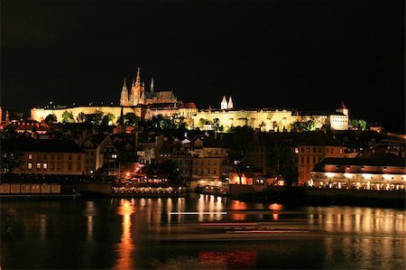 simsearch:400-05359125,k - The beautiful Prague City along the River Vltava Stockbilder - Microstock & Abonnement, Bildnummer: 400-05144469