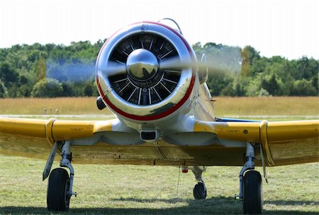 spinning propeller aeroplane - an old airplane displayed in field Stock Photo - Budget Royalty-Free & Subscription, Code: 400-05144477