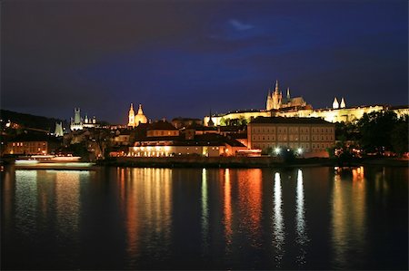 simsearch:400-05359125,k - The beautiful Prague City along the River Vltava Stockbilder - Microstock & Abonnement, Bildnummer: 400-05144472