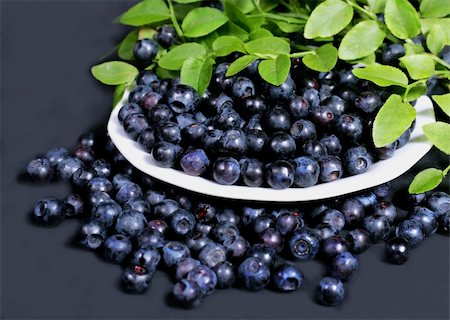 beautiful blue bilberries Stock Photo - Budget Royalty-Free & Subscription, Code: 400-05146511