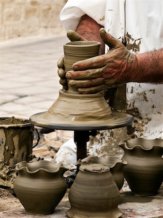 Detail of a pottery maker hands at work on clay pottery Fotografie stock - Microstock e Abbonamento, Codice: 400-05146605