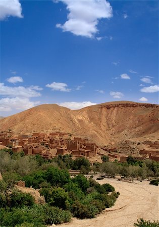 simsearch:400-04608871,k - dried river in Moroccan suburbs Foto de stock - Super Valor sin royalties y Suscripción, Código: 400-05147148