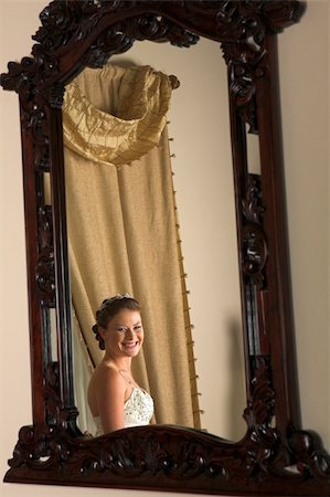 simsearch:400-05201906,k - Beautiful caucasian woman with brown hair wearing luxurious silk wedding dress looking in the mirror Stockbilder - Microstock & Abonnement, Bildnummer: 400-05147658