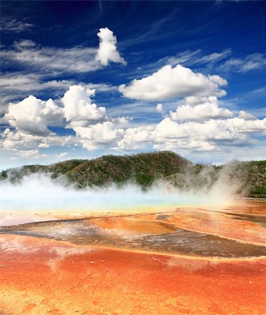 The scenery at Midway Geyser Basin in Yellowstone National Park Foto de stock - Royalty-Free Super Valor e Assinatura, Número: 400-05147698