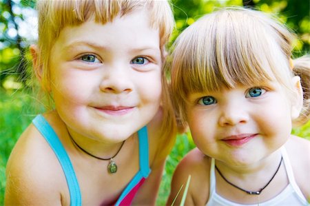 simsearch:400-05352235,k - Portrait of two cute smiling sisters or friends Photographie de stock - Aubaine LD & Abonnement, Code: 400-05148055