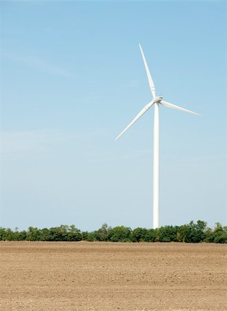 Wind power station on an open field Foto de stock - Super Valor sin royalties y Suscripción, Código: 400-05148321