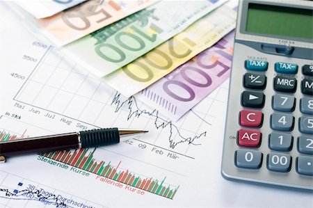 simsearch:400-04557243,k - Closeup of a stock chart with Euro banknotes, calculator and pen Stockbilder - Microstock & Abonnement, Bildnummer: 400-05148875