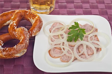 salad dressing - salad made of strips of sausage and onions Foto de stock - Super Valor sin royalties y Suscripción, Código: 400-05149424