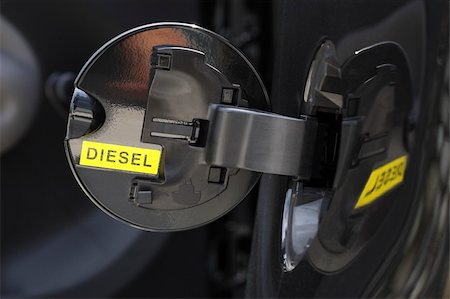 simsearch:400-08072345,k - close up image of diesel write on fuel door's car Foto de stock - Super Valor sin royalties y Suscripción, Código: 400-05149854