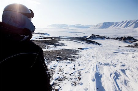 simsearch:400-05140122,k - A winter adventure guide on a barren winter landscape Photographie de stock - Aubaine LD & Abonnement, Code: 400-05140100