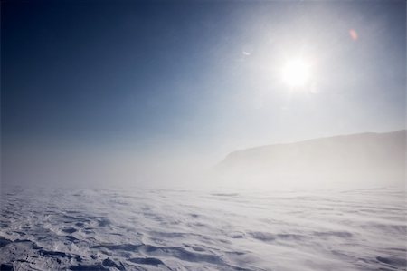 simsearch:400-05140122,k - Blowing snow across a desolate winter landscape Photographie de stock - Aubaine LD & Abonnement, Code: 400-05140141