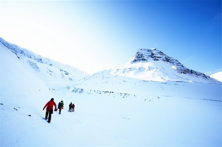 simsearch:400-05140080,k - A short trek across a winter landscape Fotografie stock - Microstock e Abbonamento, Codice: 400-05140156