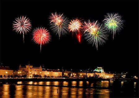 simsearch:400-06330815,k - The night view of the beautiful Prague City along the River Vltava Stock Photo - Budget Royalty-Free & Subscription, Code: 400-05142054