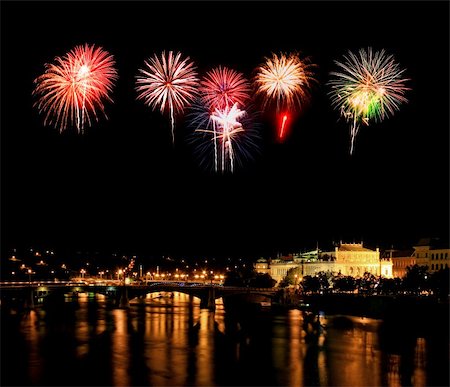 simsearch:400-06330815,k - The night view of the beautiful Prague City along the River Vltava Stock Photo - Budget Royalty-Free & Subscription, Code: 400-05142056