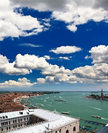 simsearch:400-07677382,k - aerial view of Venice city from the top of the bell tower at the San Marco Square Stock Photo - Budget Royalty-Free & Subscription, Code: 400-05142181
