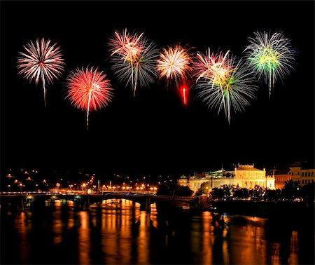 simsearch:400-06330815,k - The night view of the beautiful Prague City along the River Vltava Stock Photo - Budget Royalty-Free & Subscription, Code: 400-05142565