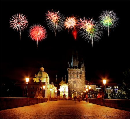 simsearch:400-06330815,k - The night view of the beautiful Prague City along the River Vltava Stock Photo - Budget Royalty-Free & Subscription, Code: 400-05142568