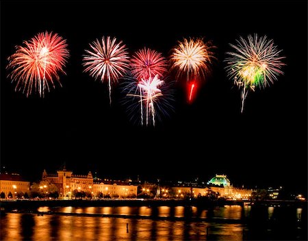 simsearch:400-06330815,k - The night view of the beautiful Prague City along the River Vltava Stock Photo - Budget Royalty-Free & Subscription, Code: 400-05142560