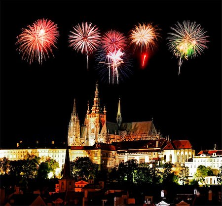 simsearch:400-06330815,k - The night view of the beautiful Prague City along the River Vltava Stock Photo - Budget Royalty-Free & Subscription, Code: 400-05142575