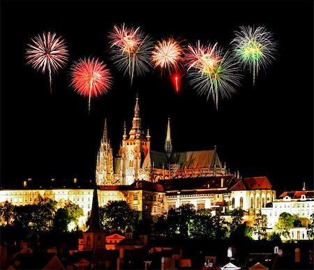 prager schloss - The night view of the beautiful Prague City along the River Vltava Photographie de stock - Aubaine LD & Abonnement, Code: 400-05142576