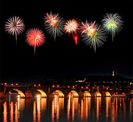 simsearch:400-06330815,k - The night view of the beautiful Prague City along the River Vltava Stock Photo - Budget Royalty-Free & Subscription, Code: 400-05142580
