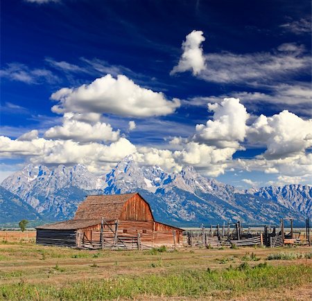 simsearch:400-05142655,k - The Moulton Barn in Grand Teton National Park USA Foto de stock - Super Valor sin royalties y Suscripción, Código: 400-05142614