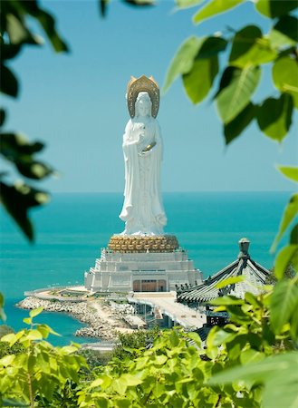 buddha big statue in center of buddhism (Hainan,China) Photographie de stock - Aubaine LD & Abonnement, Code: 400-05154191