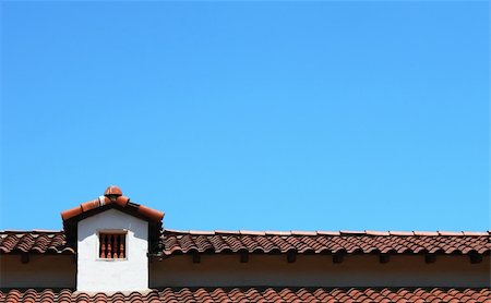 Roof top with small window and a blue sky in the background Photographie de stock - Aubaine LD & Abonnement, Code: 400-05154794