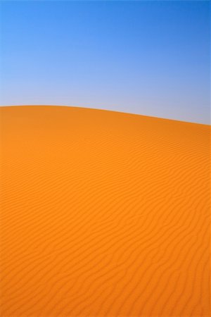 simsearch:400-06100677,k - sand dunes and cloudless sky, Erg Chebbi, Morocco, focus set in foreground Photographie de stock - Aubaine LD & Abonnement, Code: 400-05154868
