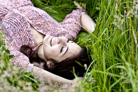 simsearch:400-04399498,k - Photo Of A Cute Girl Lying On Grass Field Foto de stock - Royalty-Free Super Valor e Assinatura, Número: 400-05155676