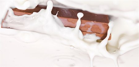 simsearch:400-04167332,k - splash of chocolate falling in cream Stock Photo - Budget Royalty-Free & Subscription, Code: 400-05156201