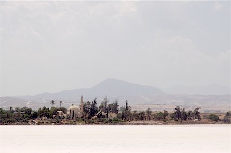 simsearch:400-05154725,k - The Hala Sultan Tekke (once a grave now a mosque) in front of the dries Larnaca salt-pan (Cyprus) Stock Photo - Budget Royalty-Free & Subscription, Code: 400-05157101