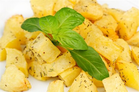 fried potato with spices and fresh basilic Stockbilder - Microstock & Abonnement, Bildnummer: 400-05157282