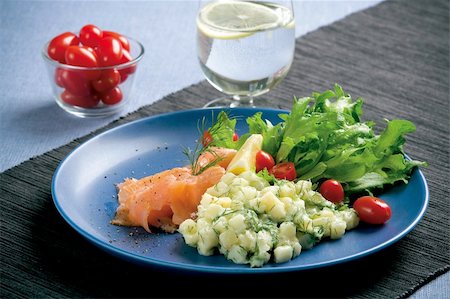 simsearch:400-08070549,k - Smoked salmon Stockbilder - Microstock & Abonnement, Bildnummer: 400-05157447