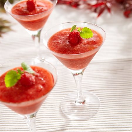 daiquiri glass - Frozen strawberry daiquiri Stock Photo - Budget Royalty-Free & Subscription, Code: 400-05157450
