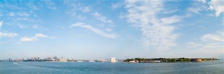 A panorama view of Downtown Brooklyn and Governor's Island in New York City Stockbilder - Microstock & Abonnement, Bildnummer: 400-05157644