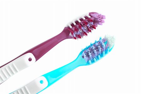 simsearch:400-04552289,k - Two Toothbrushes isolated on white background Foto de stock - Super Valor sin royalties y Suscripción, Código: 400-05158074