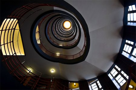 looking upwards in a beautiful old spiral staircase Foto de stock - Super Valor sin royalties y Suscripción, Código: 400-05159841
