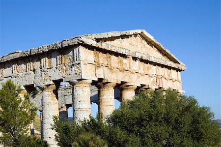 segesta - The Doric temple of Segesta (5th century BC, 6×14 columns); Sicily, Italy Foto de stock - Royalty-Free Super Valor e Assinatura, Número: 400-05151668