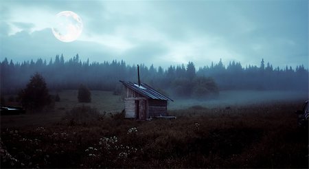 spooky field - little house over the mystery moon landscape Photographie de stock - Aubaine LD & Abonnement, Code: 400-05152464