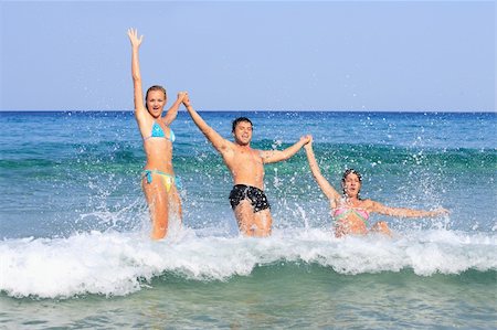 Portrait of joyful group of people having fun in the sea and laughing Stockbilder - Microstock & Abonnement, Bildnummer: 400-05165025