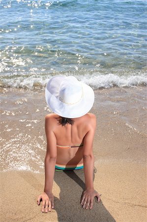 Young beautiful tanned woman in bikini in the sea Stockbilder - Microstock & Abonnement, Bildnummer: 400-05165039