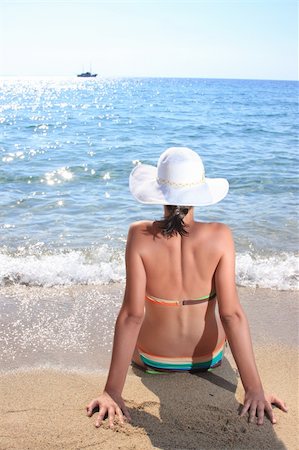 Young beautiful tanned woman in bikini in the sea Stockbilder - Microstock & Abonnement, Bildnummer: 400-05165040